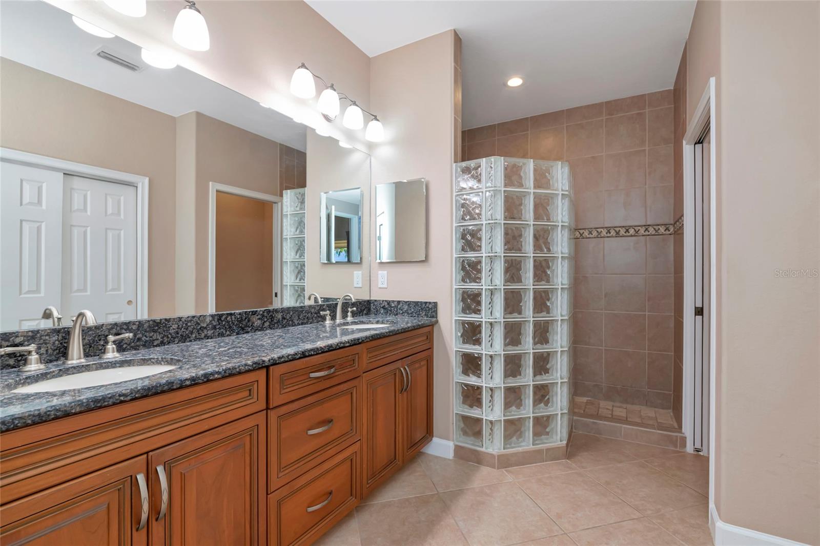 Image 30 of 87 For 206 Bella Vista Terrace 29c