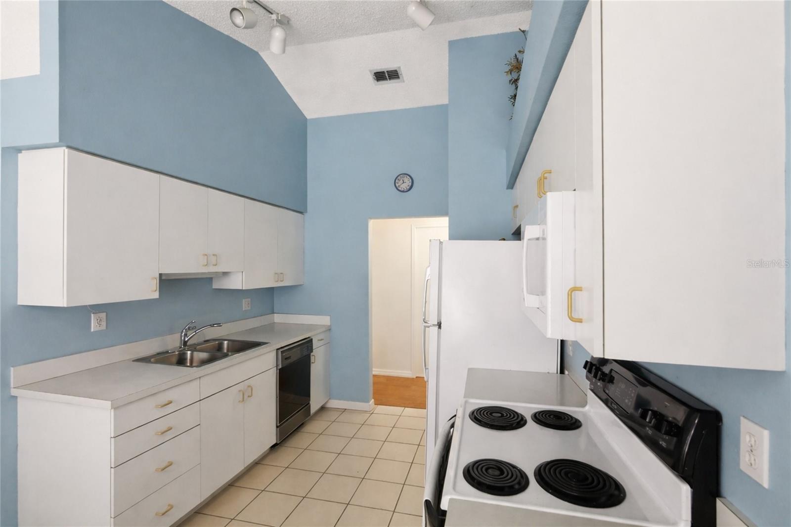 Image 16 of 49 For 4841 9th Avenue E