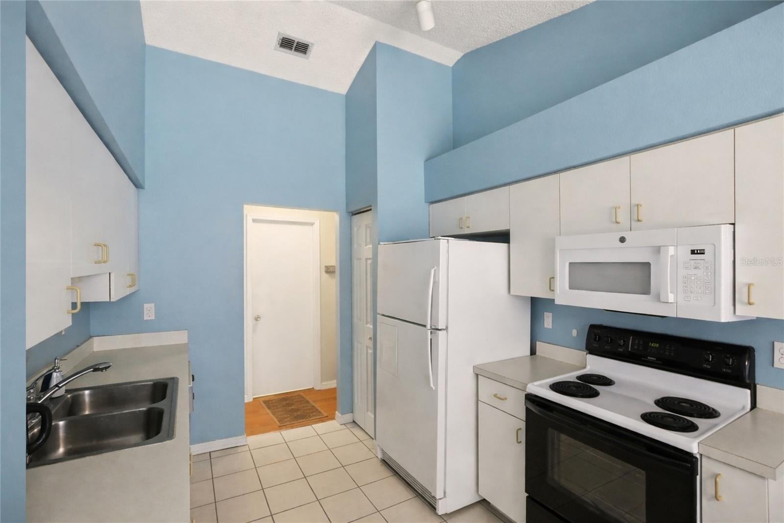 Image 17 of 49 For 4841 9th Avenue E