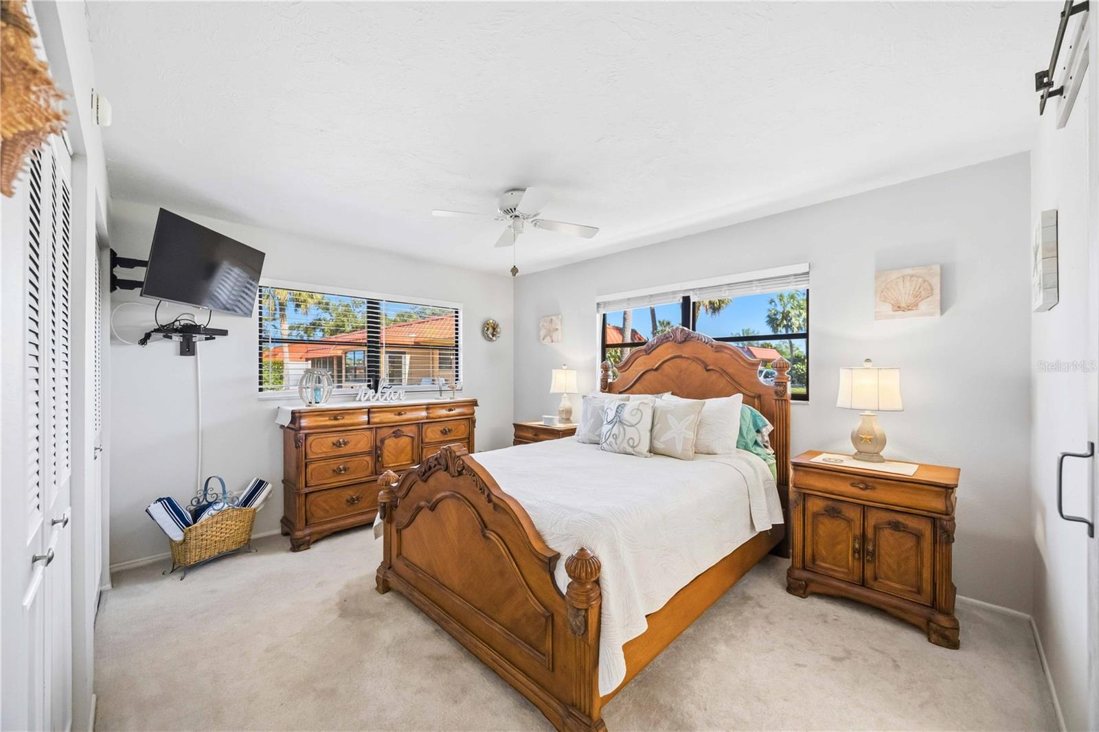 Image 21 of 67 For 9606 Valencia Cove