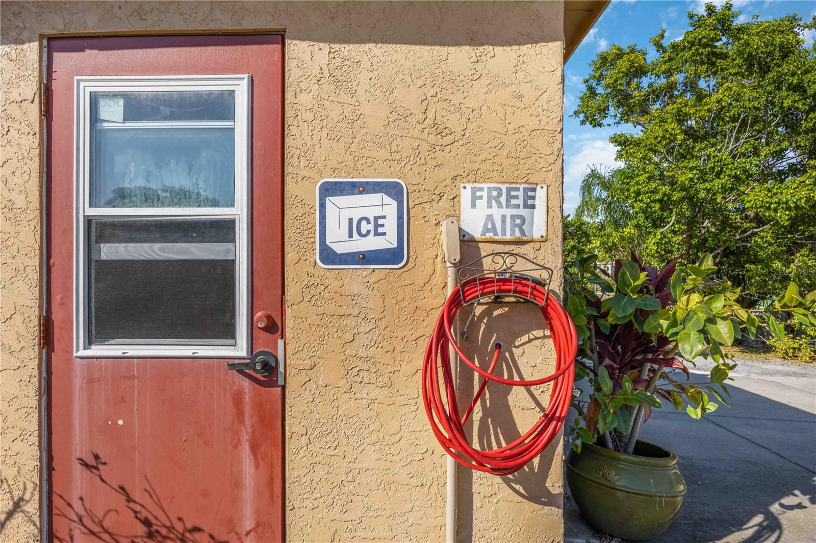 Image 49 of 67 For 9606 Valencia Cove