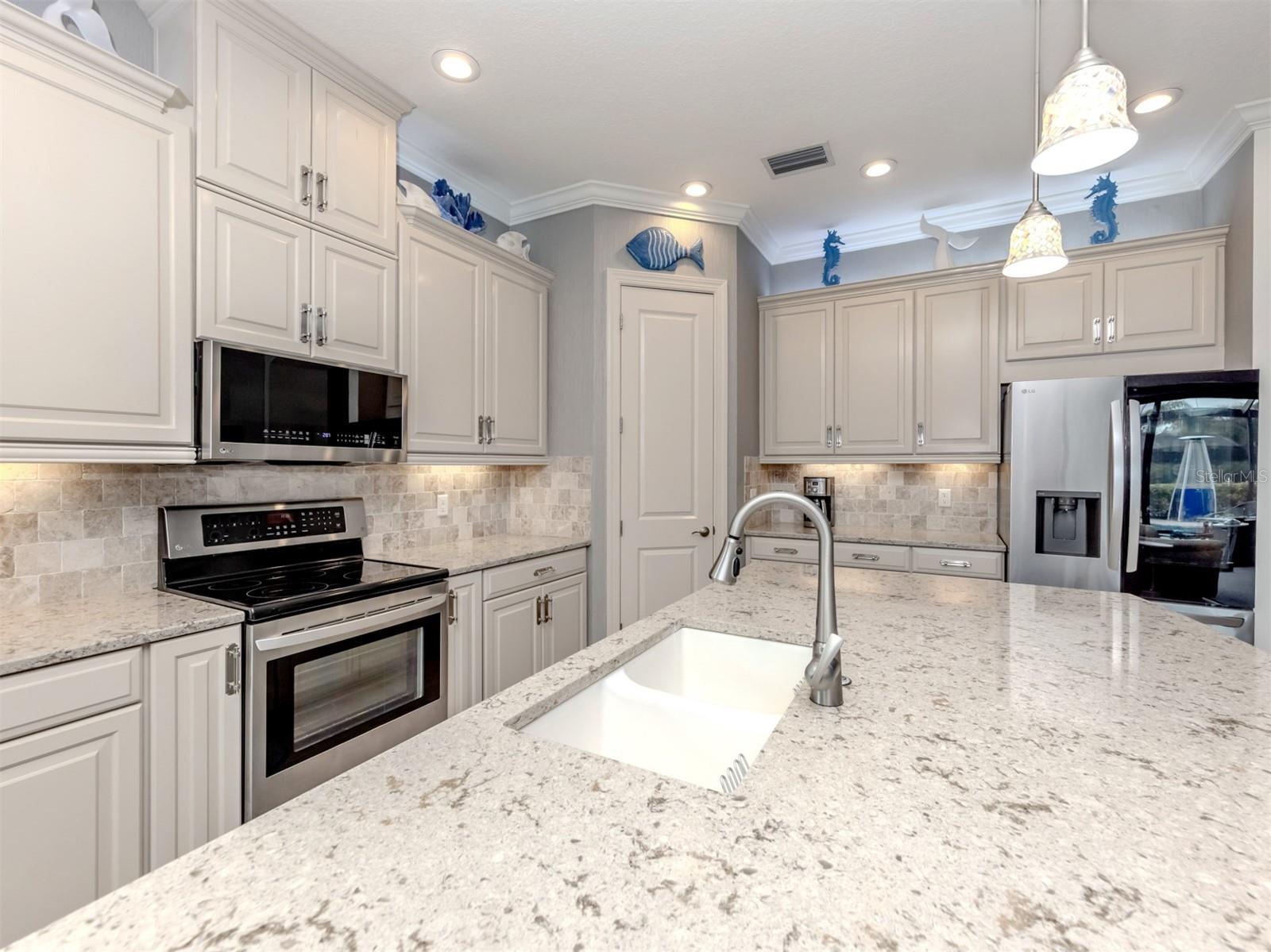 Image 7 of 54 For 5573 Semolino Street