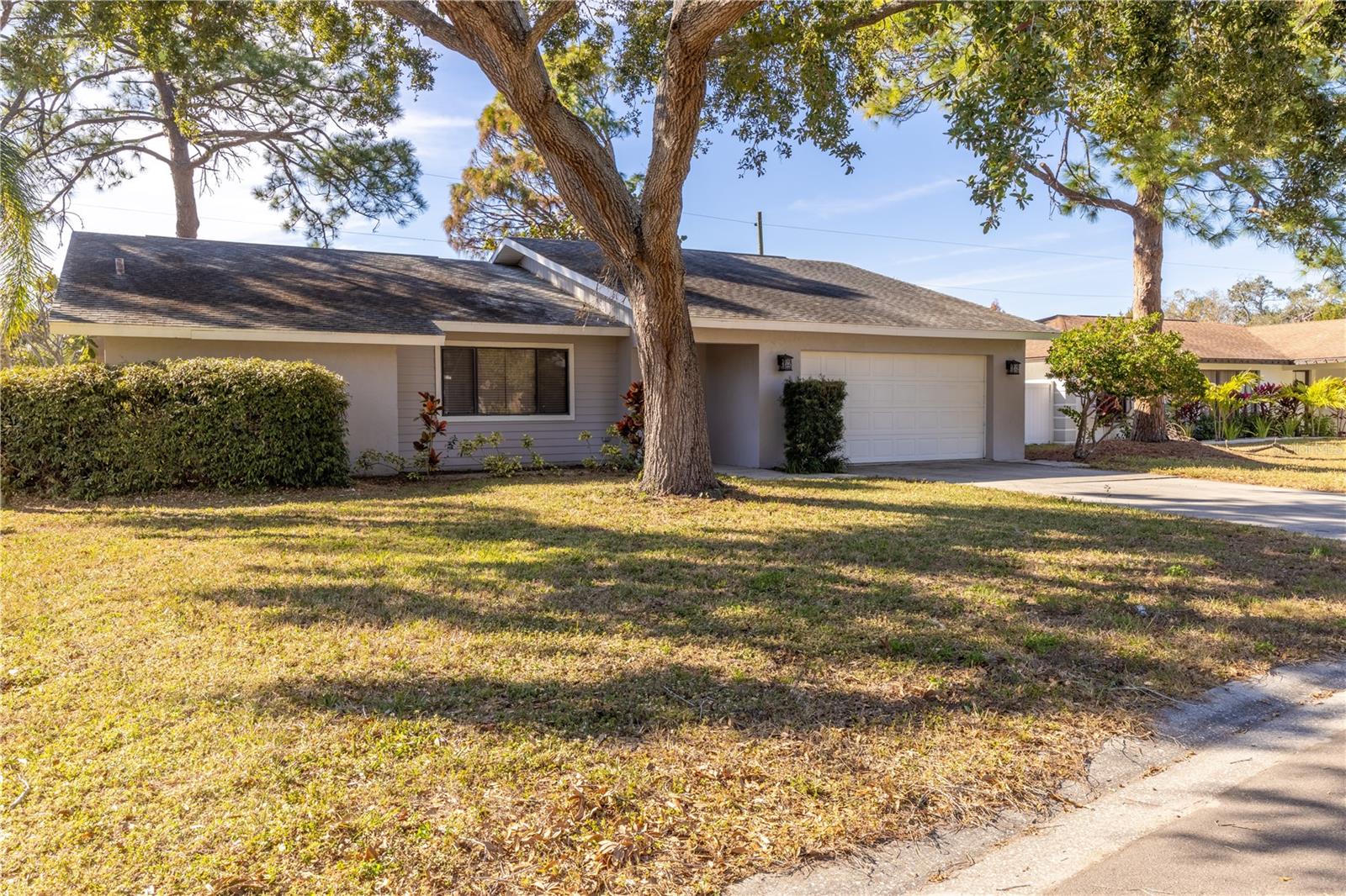 Image 33 of 48 For 8457 Cypress Lake Circle