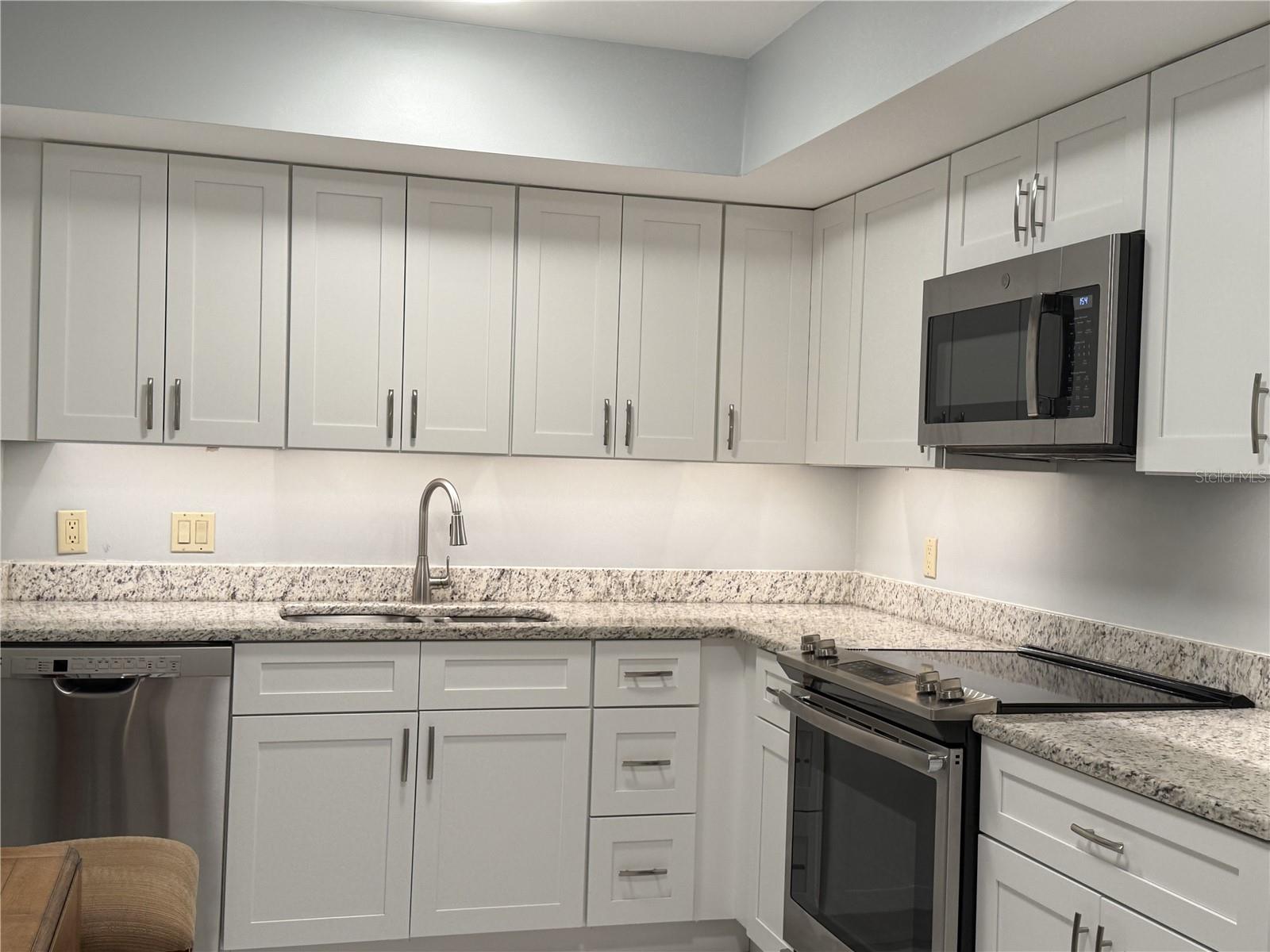 Image 11 of 30 For 775 Longboat Club Road 401