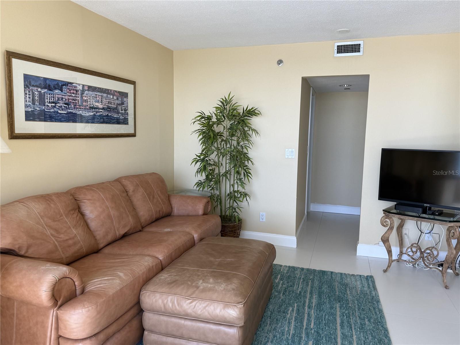 Image 14 of 30 For 775 Longboat Club Road 401