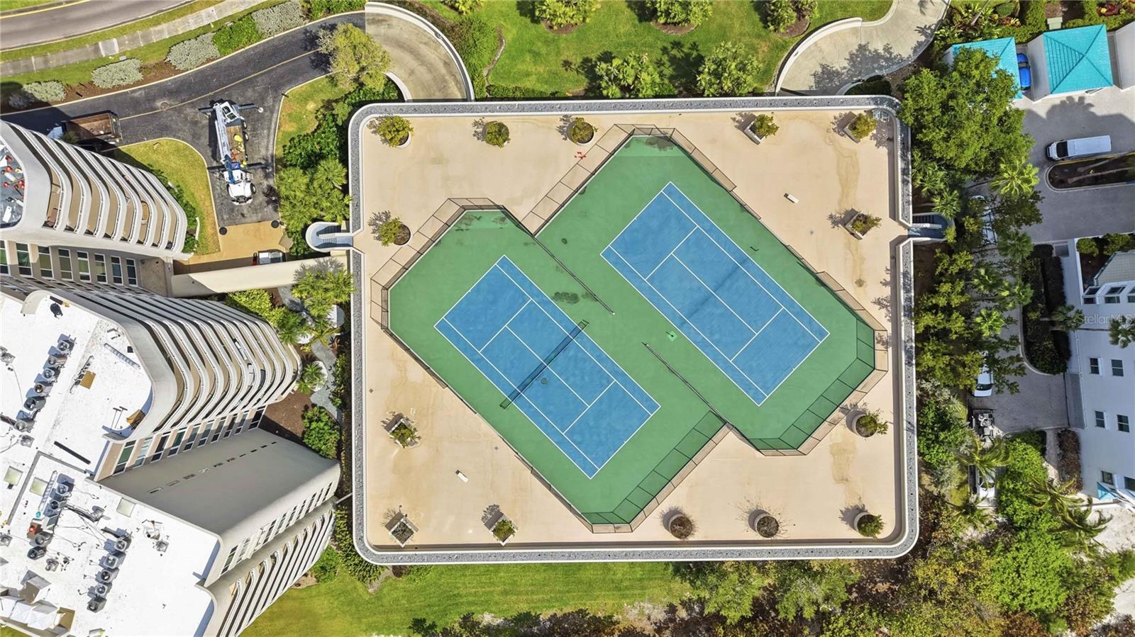 Image 28 of 30 For 775 Longboat Club Road 401