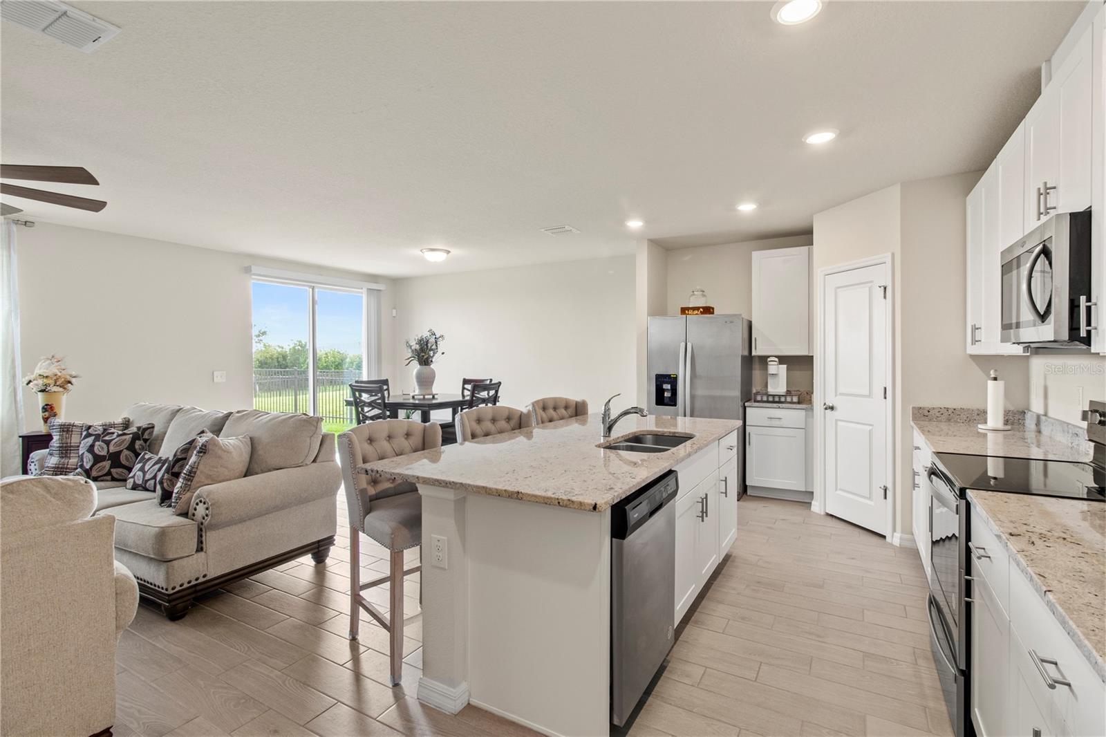 Image 11 of 90 For 10170 Daybreak Glen