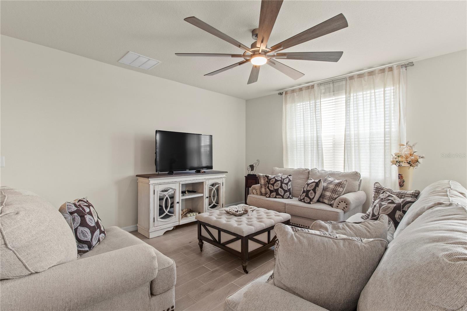 Image 14 of 90 For 10170 Daybreak Glen