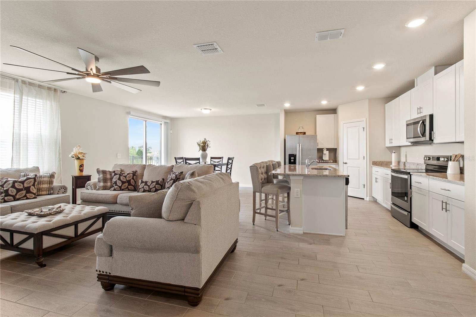 Image 16 of 90 For 10170 Daybreak Glen