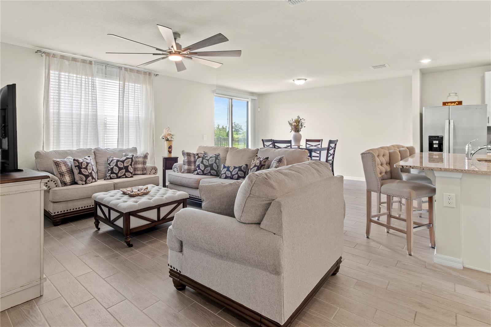 Image 17 of 90 For 10170 Daybreak Glen