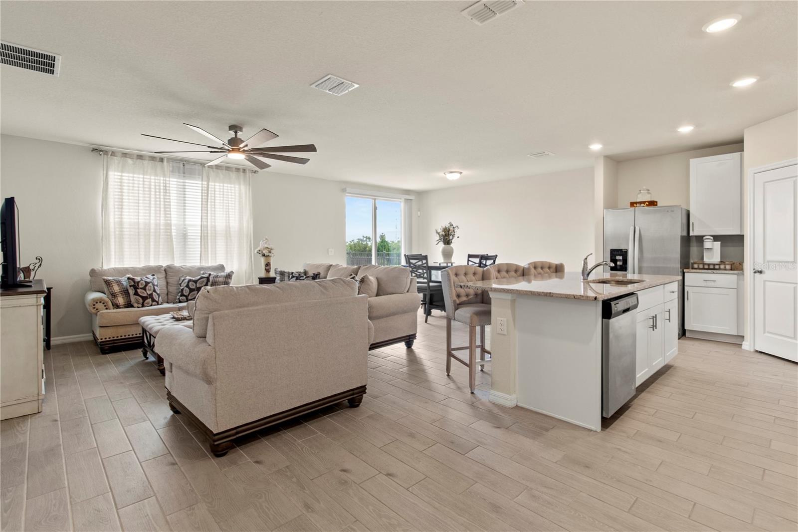 Image 18 of 90 For 10170 Daybreak Glen