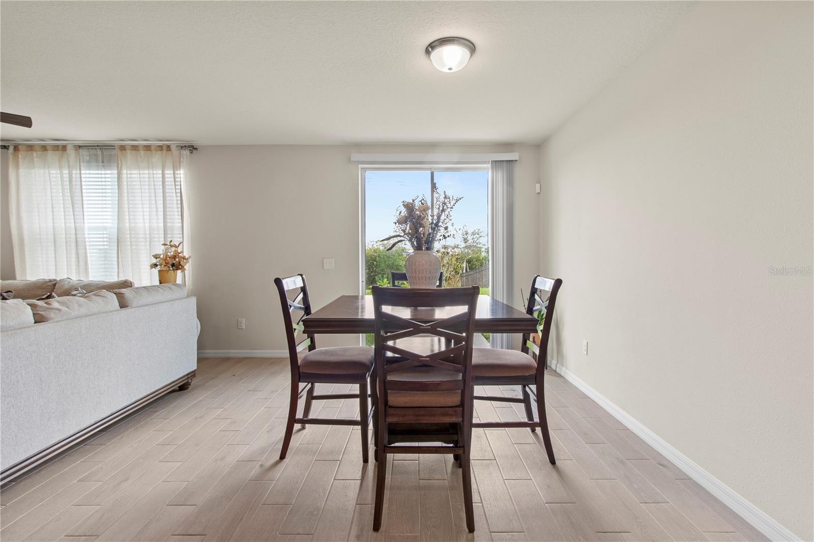 Image 21 of 90 For 10170 Daybreak Glen