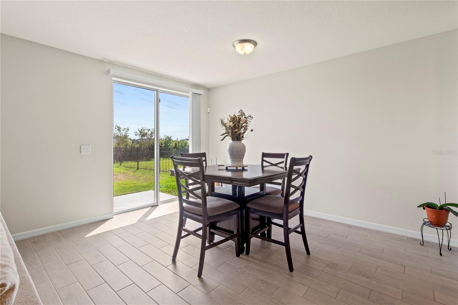 Image 22 of 90 For 10170 Daybreak Glen