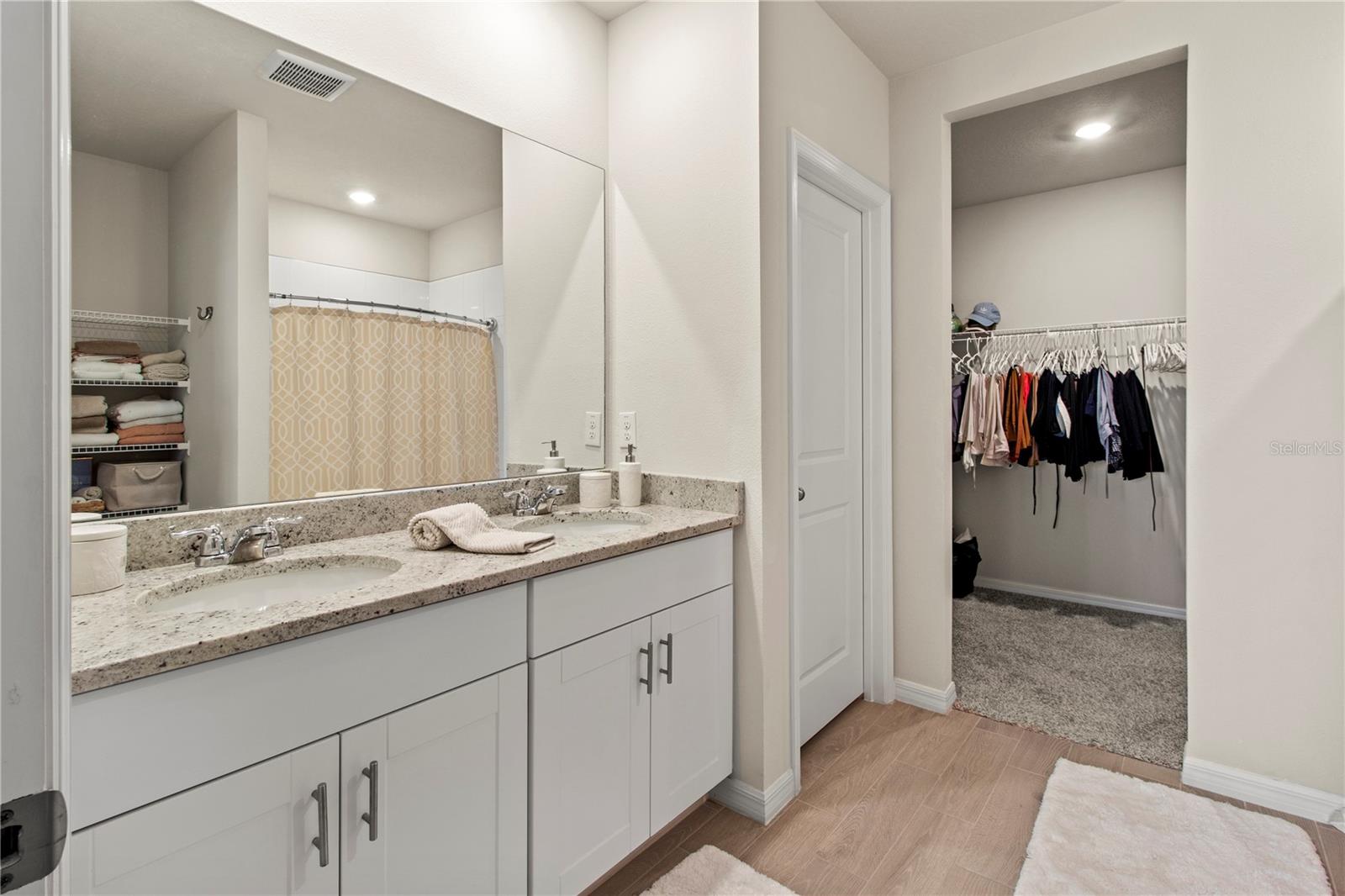 Image 29 of 90 For 10170 Daybreak Glen