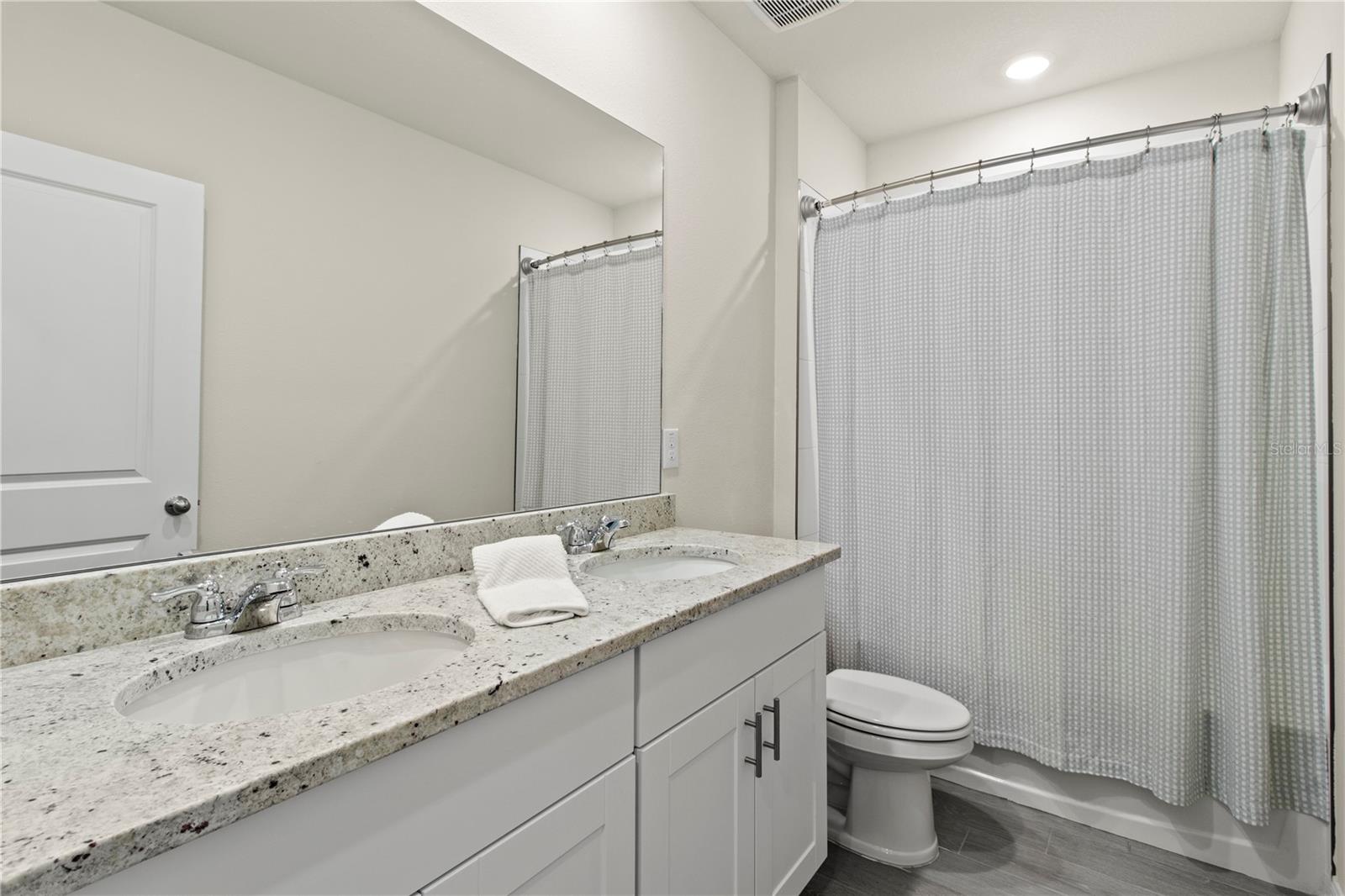 Image 36 of 90 For 10170 Daybreak Glen