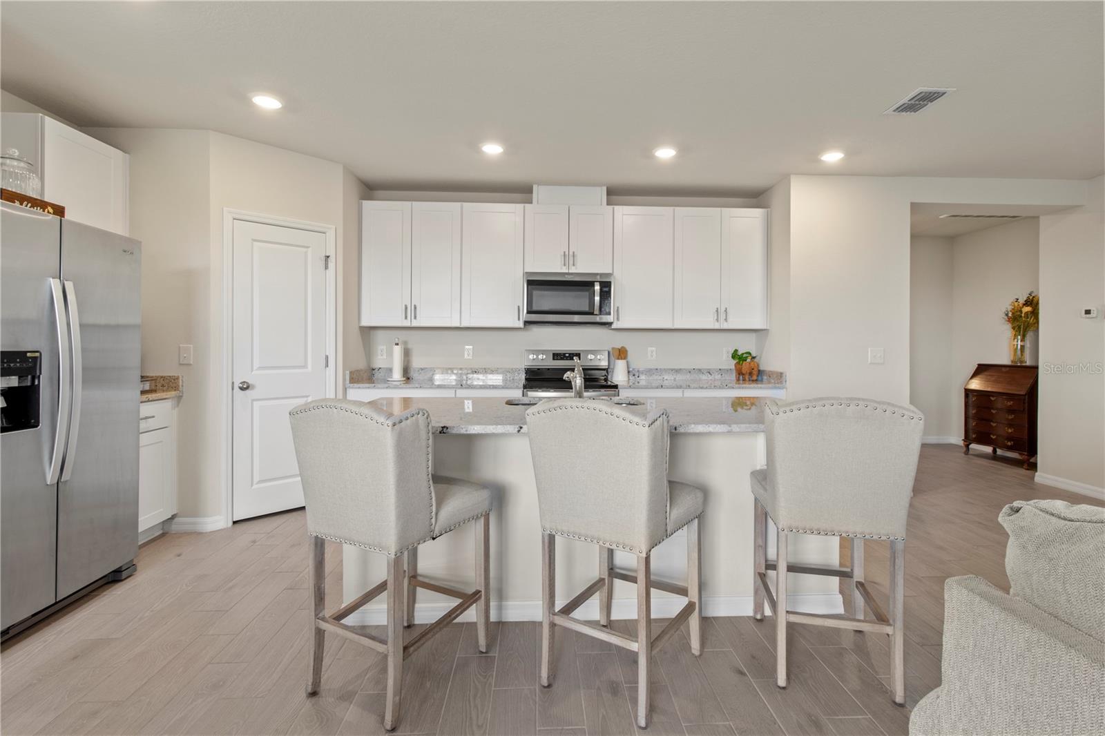 Image 4 of 90 For 10170 Daybreak Glen