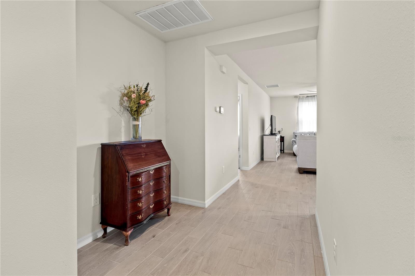 Image 43 of 90 For 10170 Daybreak Glen