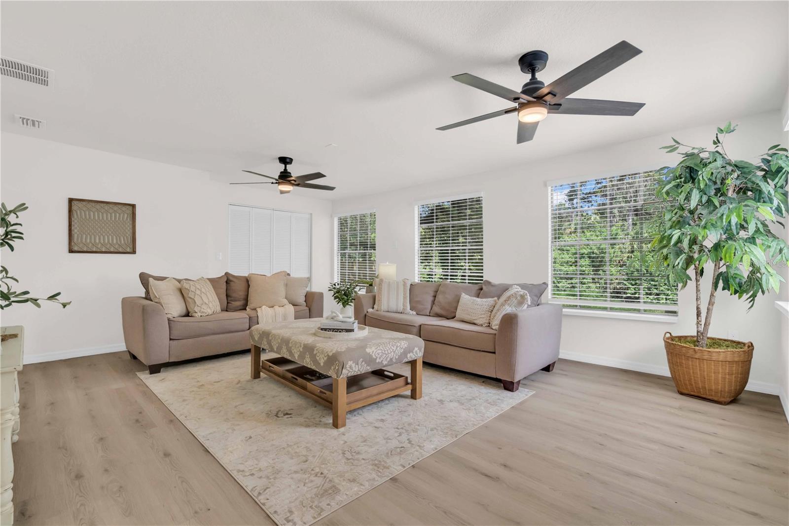 Image 6 of 23 For 3561 Elfers Pkwy