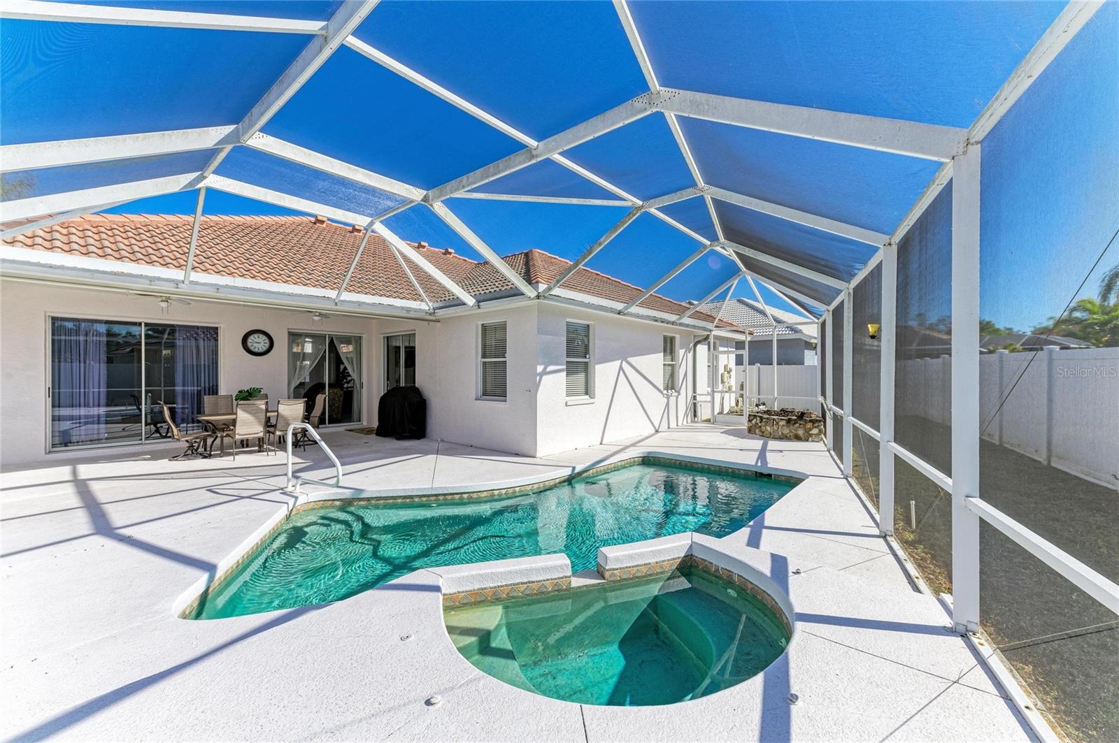 Image 3 of 50 For 7122 42nd Court E