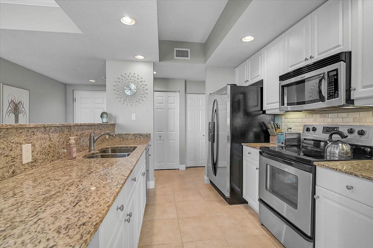 Image 10 of 53 For 800 Tamiami Trail 910