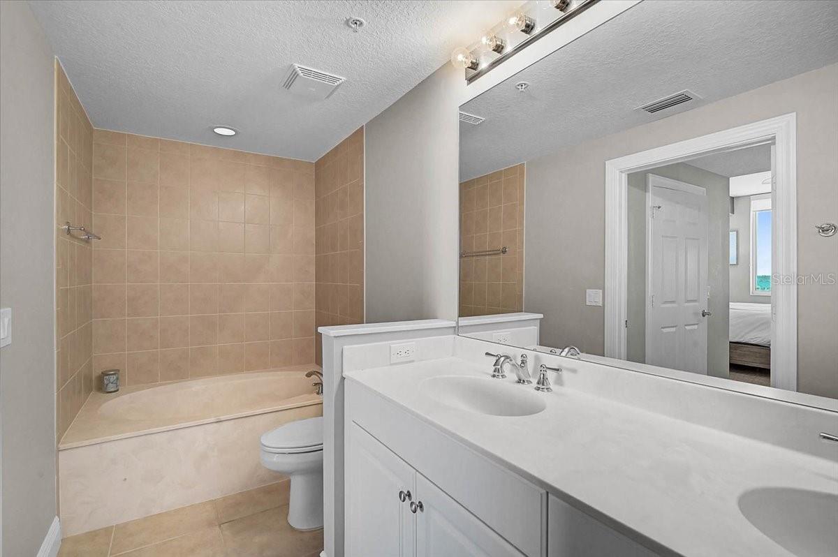 Image 21 of 53 For 800 Tamiami Trail 910