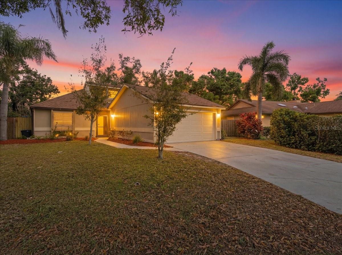 Details for 8215 Country Oaks Court, SARASOTA, FL 34243