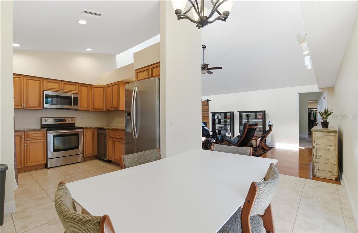 Image 11 of 54 For 8215 Country Oaks Court