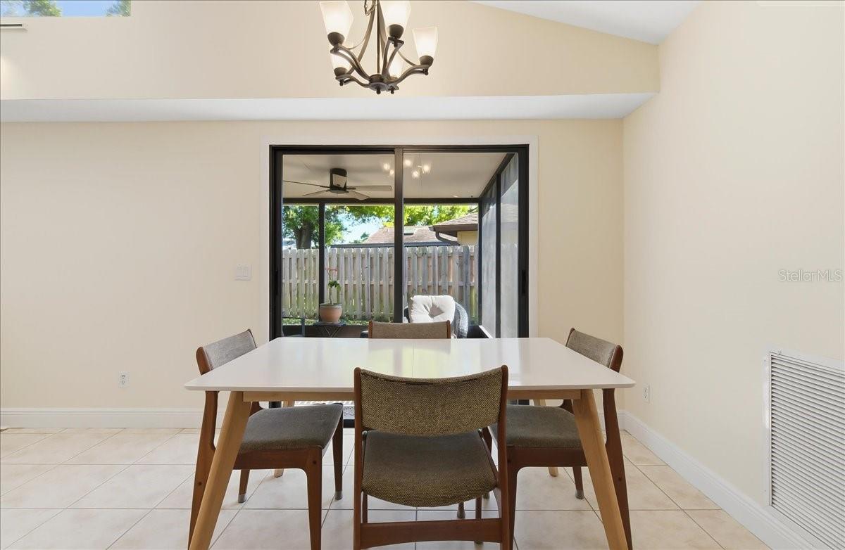 Image 12 of 54 For 8215 Country Oaks Court