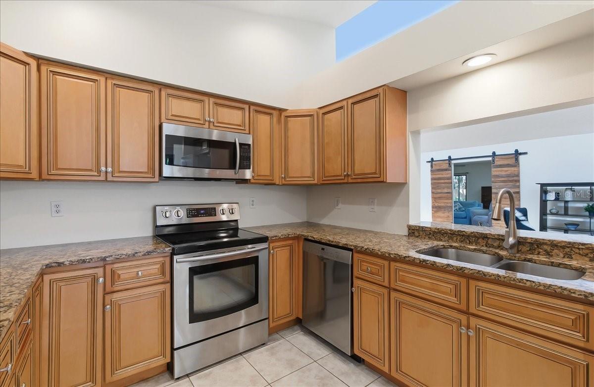 Image 15 of 54 For 8215 Country Oaks Court