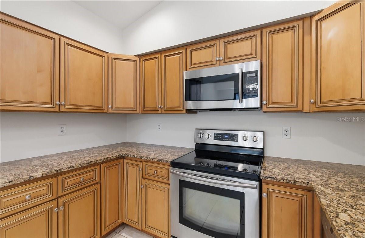 Image 16 of 54 For 8215 Country Oaks Court