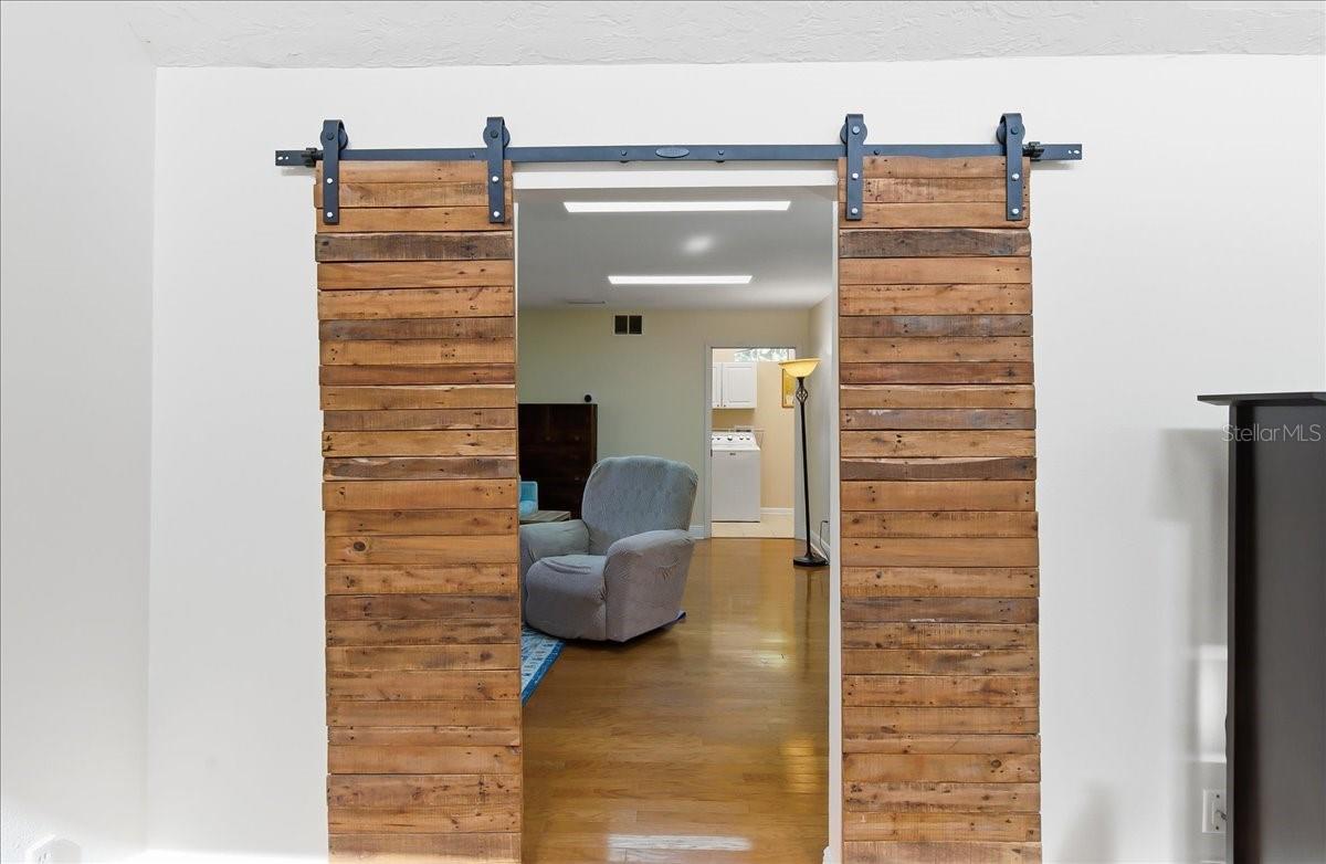 Image 29 of 54 For 8215 Country Oaks Court