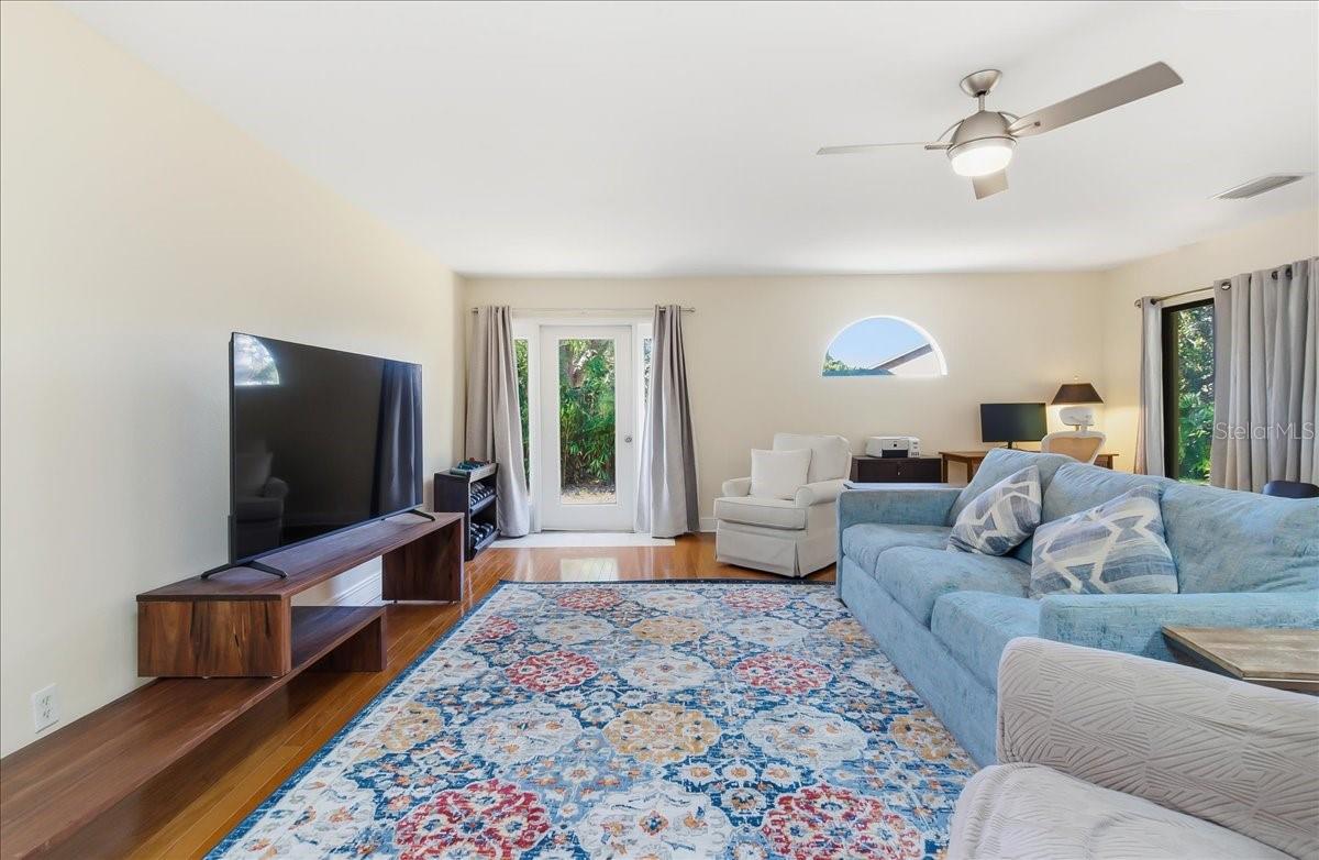 Image 31 of 54 For 8215 Country Oaks Court