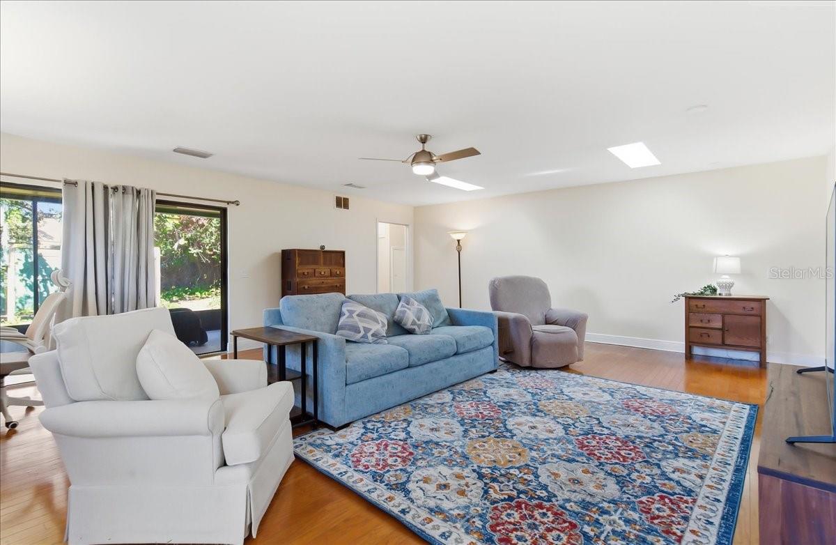 Image 33 of 54 For 8215 Country Oaks Court