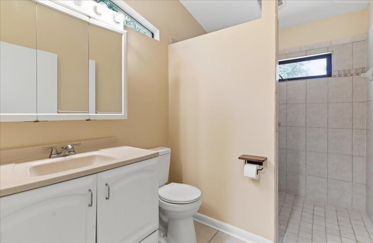 Image 35 of 54 For 8215 Country Oaks Court