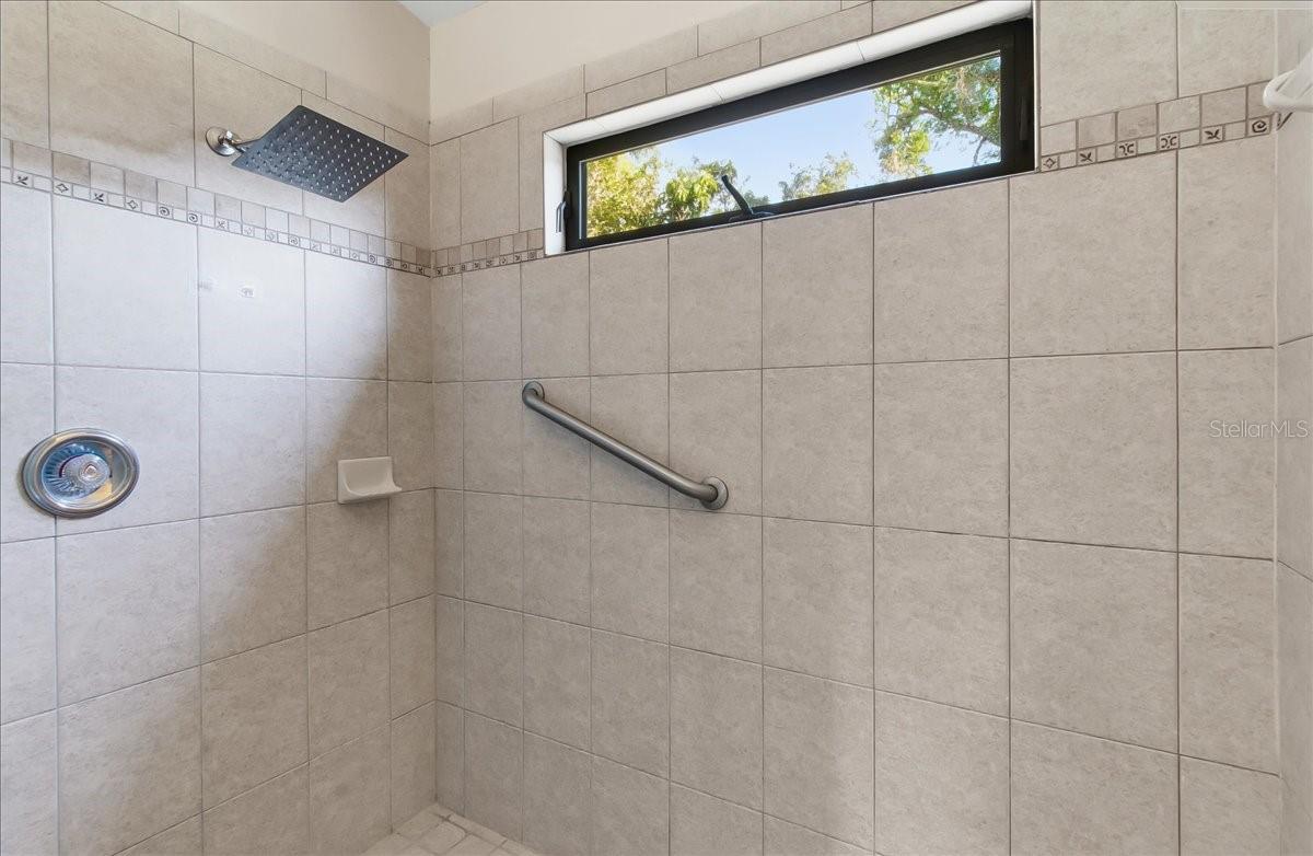 Image 36 of 54 For 8215 Country Oaks Court