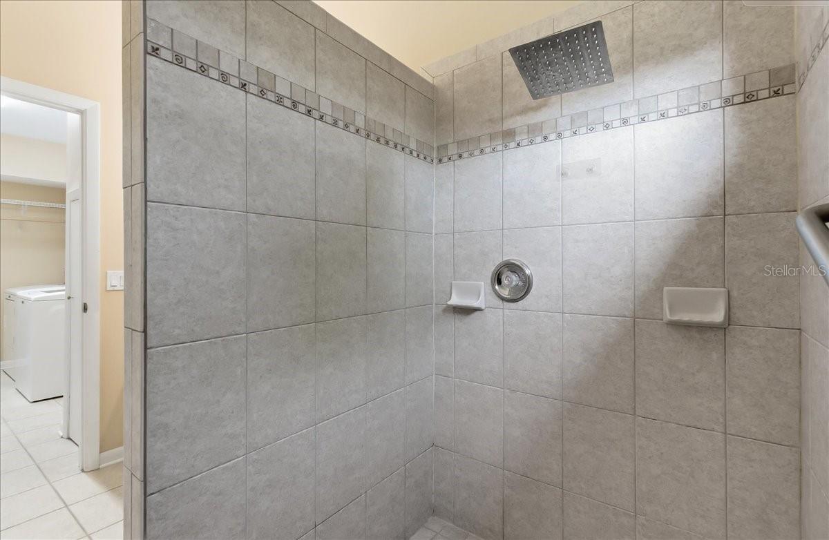 Image 37 of 54 For 8215 Country Oaks Court