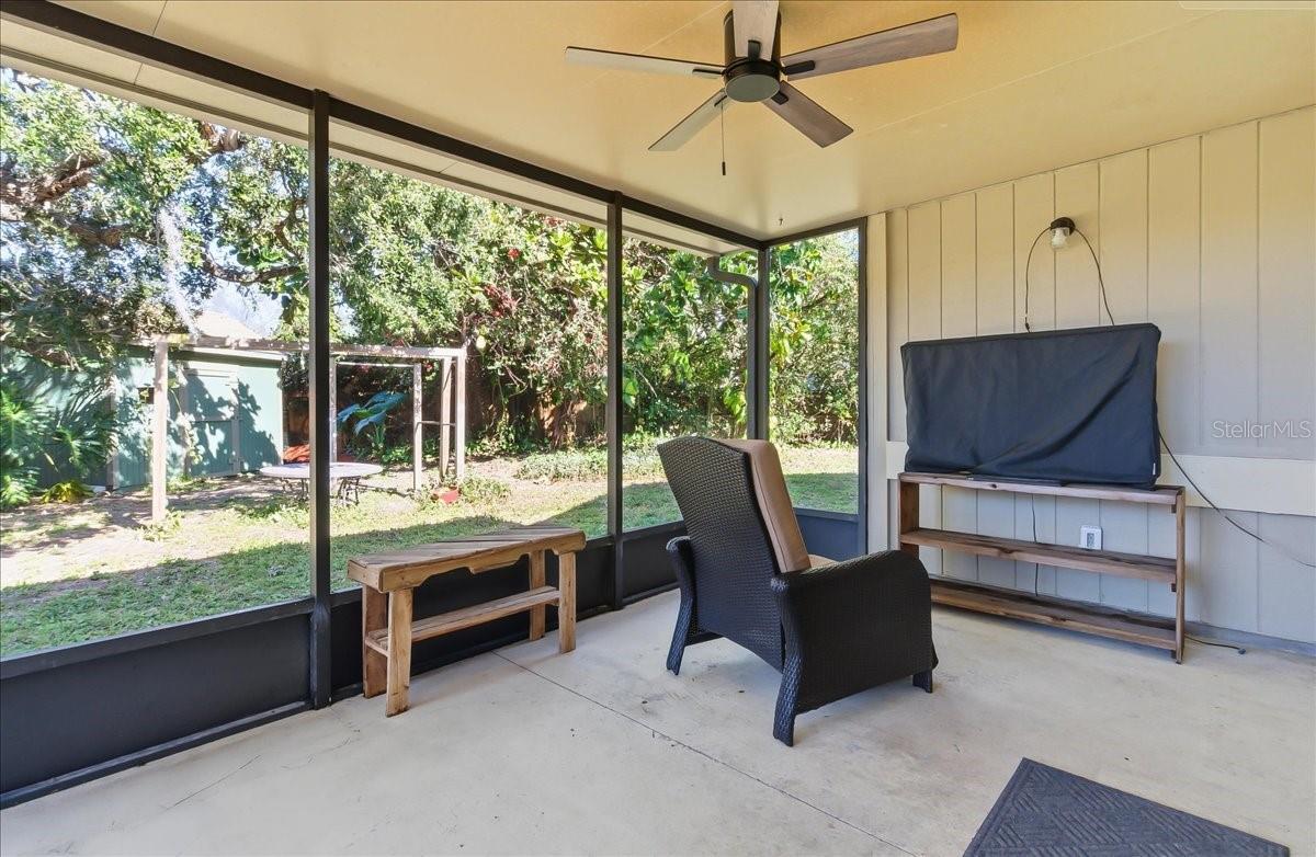 Image 38 of 54 For 8215 Country Oaks Court