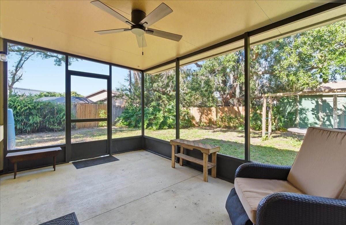 Image 39 of 54 For 8215 Country Oaks Court