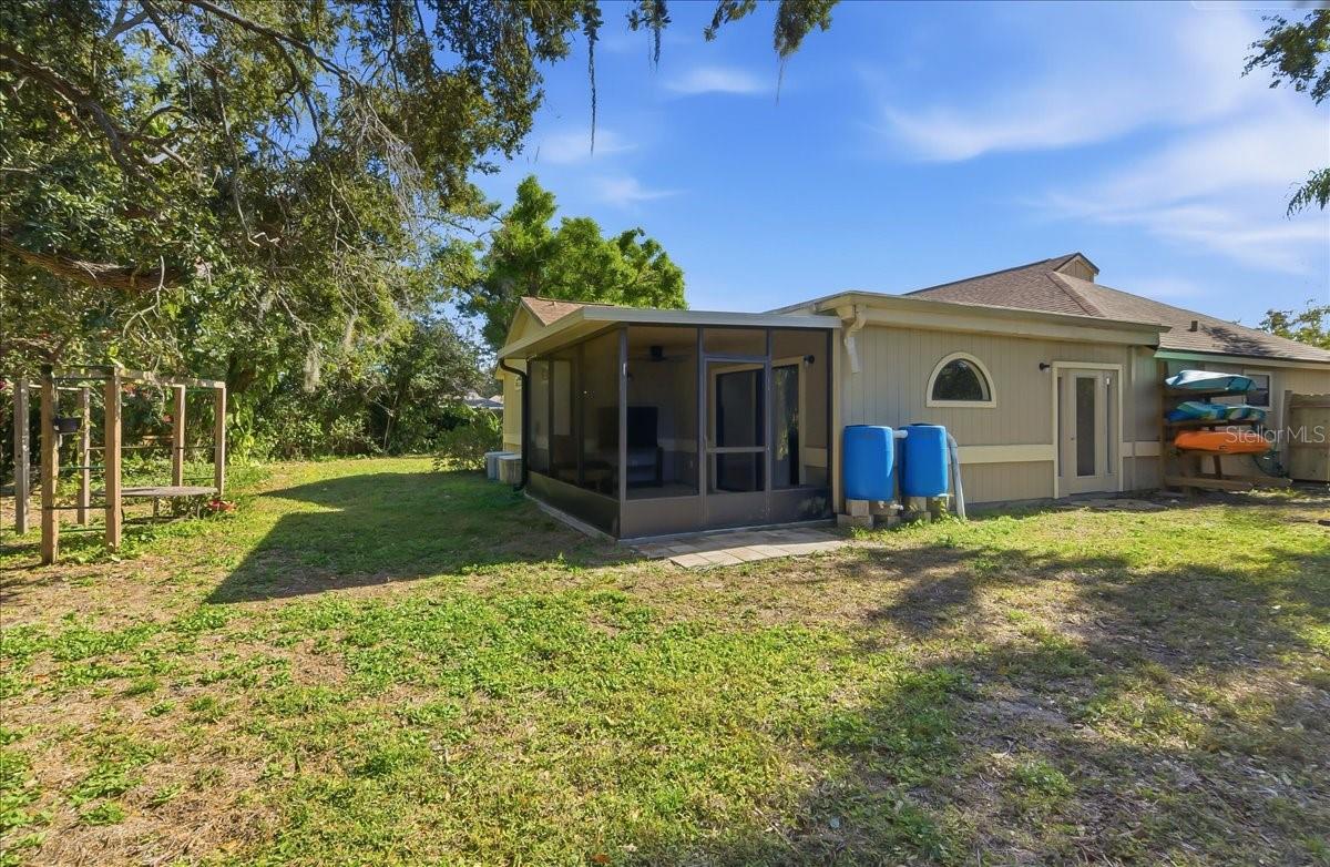 Image 40 of 54 For 8215 Country Oaks Court