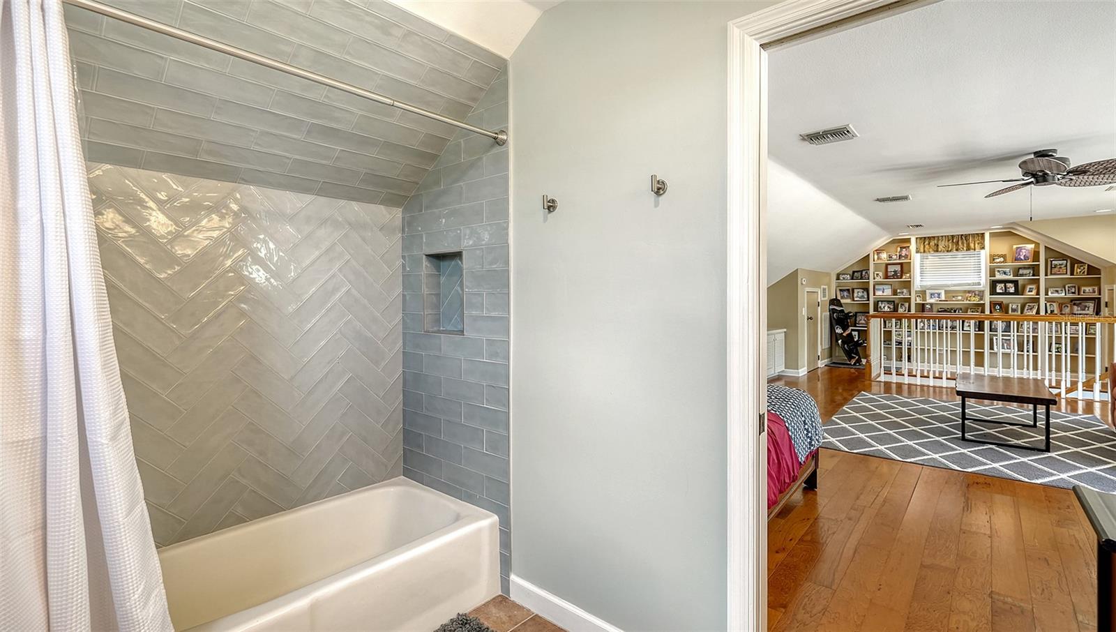 Image 68 of 83 For 156 Bishopscourt Road