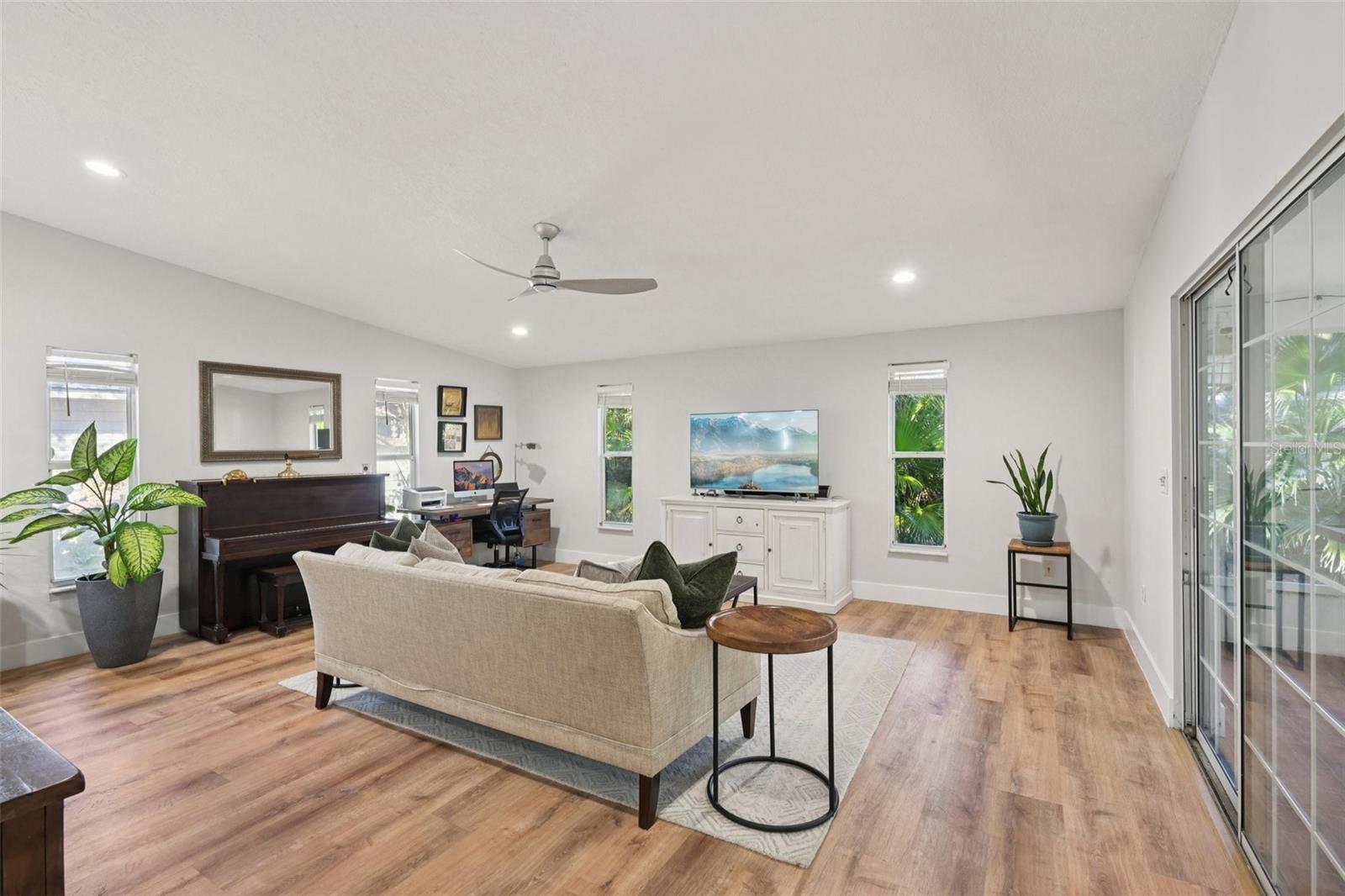 Image 9 of 40 For 6704 Arbor Oaks Drive