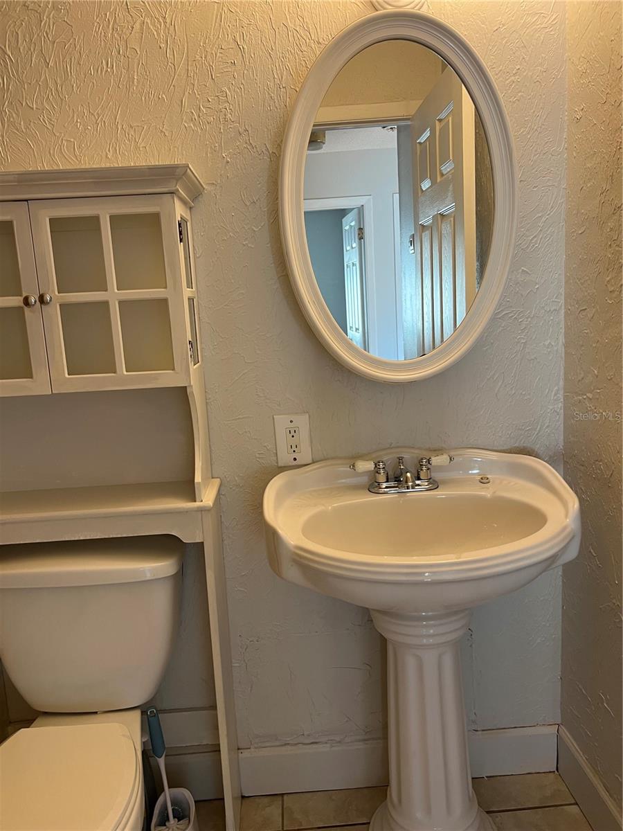 Image 6 of 24 For 309 Amherst Avenue 51