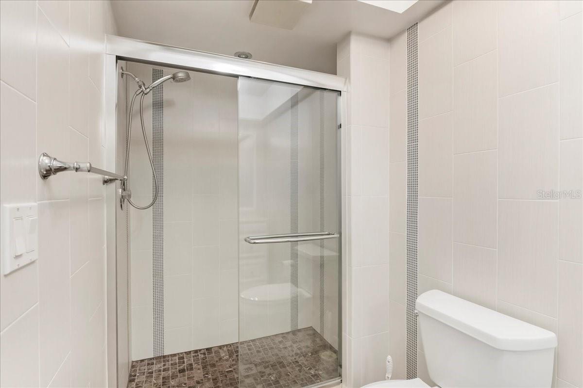 Image 32 of 40 For 3820 Glen Oaks Manor Drive