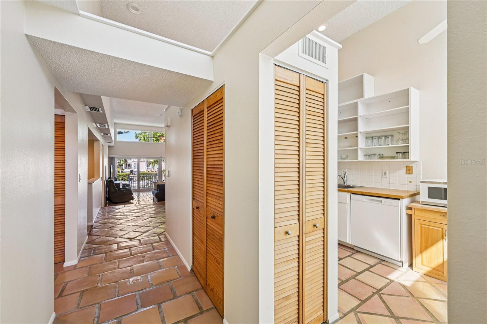 Image 14 of 59 For 3701 East Bay Drive 5