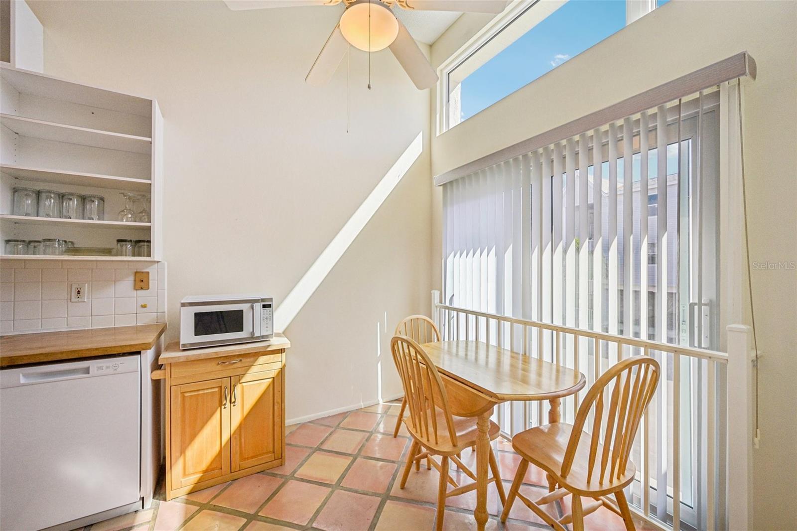 Image 15 of 59 For 3701 East Bay Drive 5