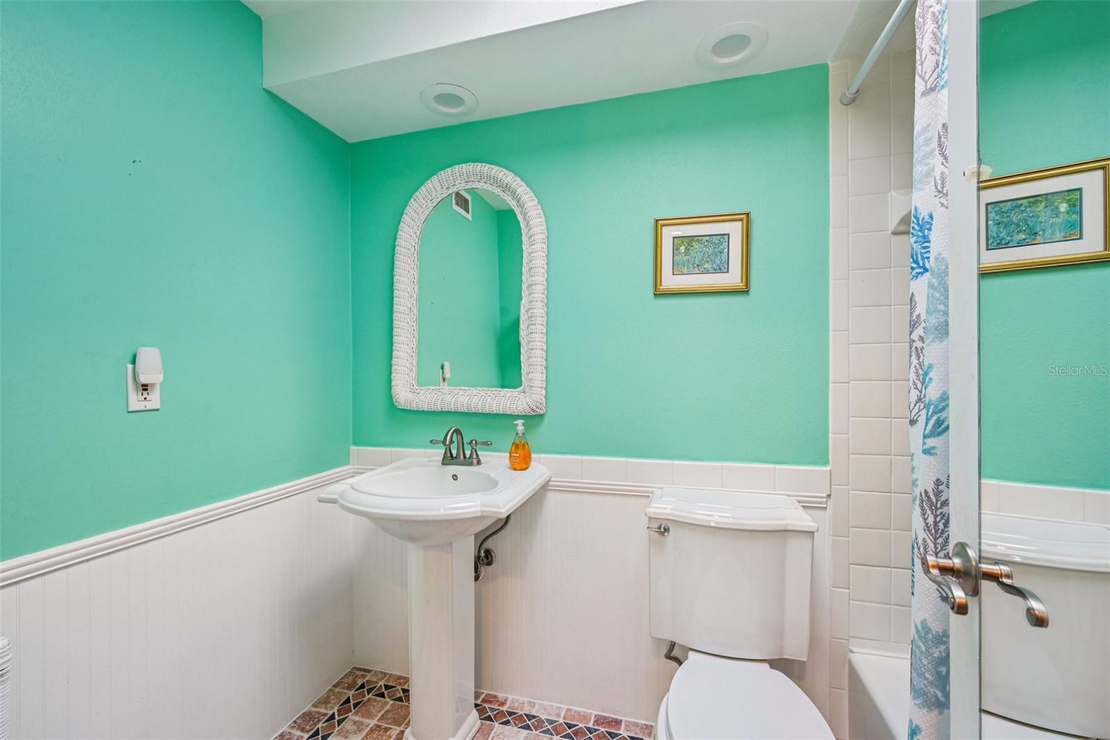 Image 22 of 59 For 3701 East Bay Drive 5