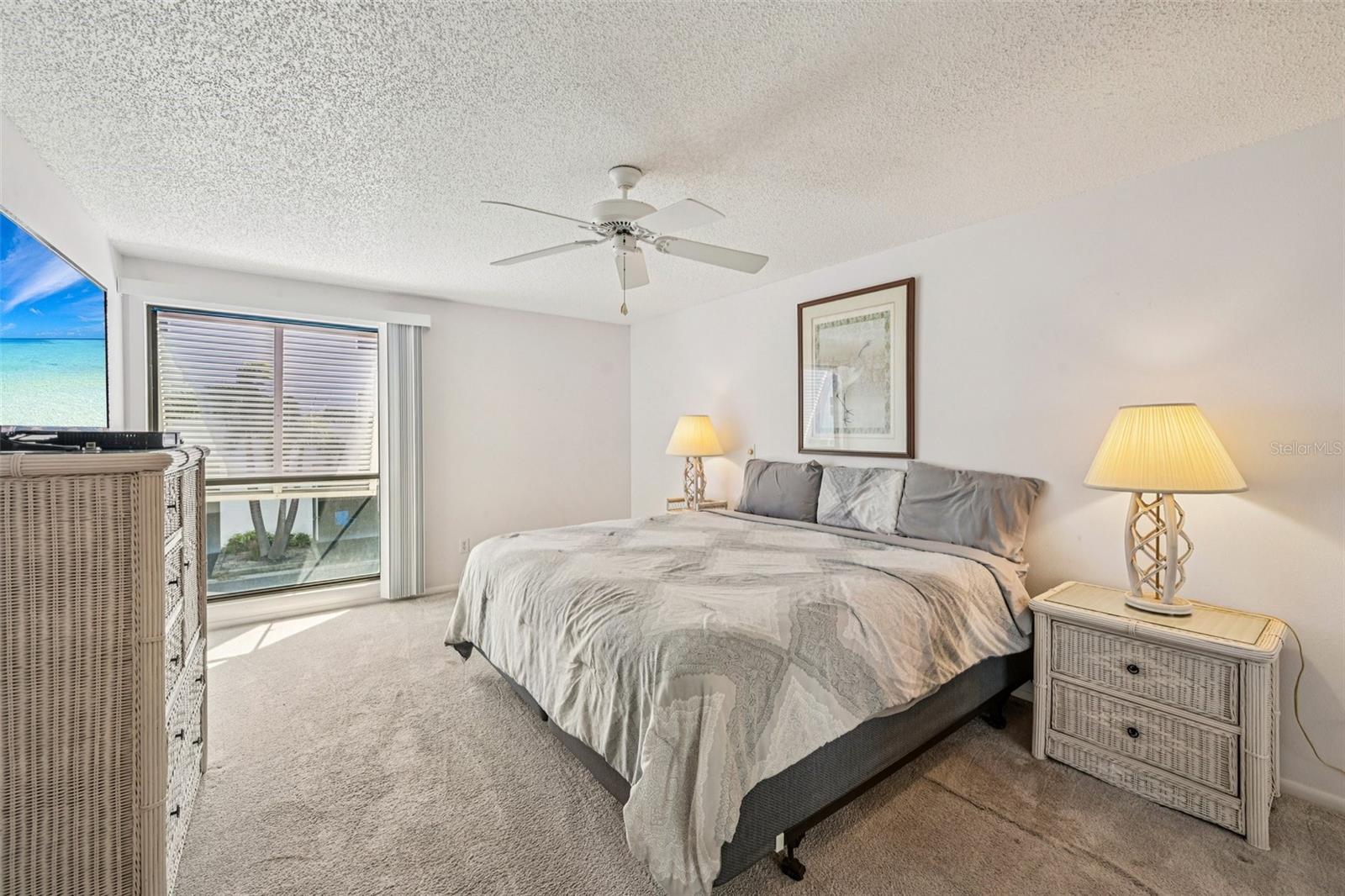 Image 24 of 59 For 3701 East Bay Drive 5