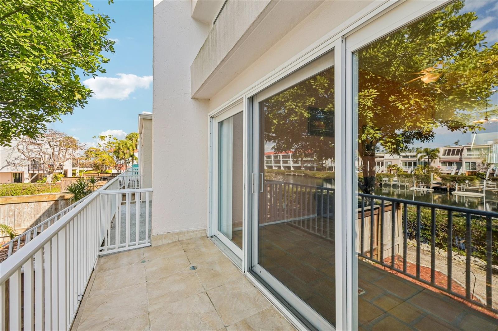 Image 7 of 59 For 3701 East Bay Drive 5