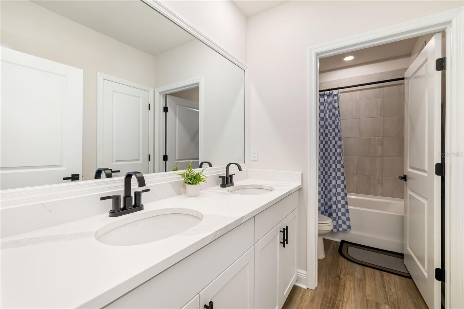 Image 45 of 68 For 18320 Thistleberry Place