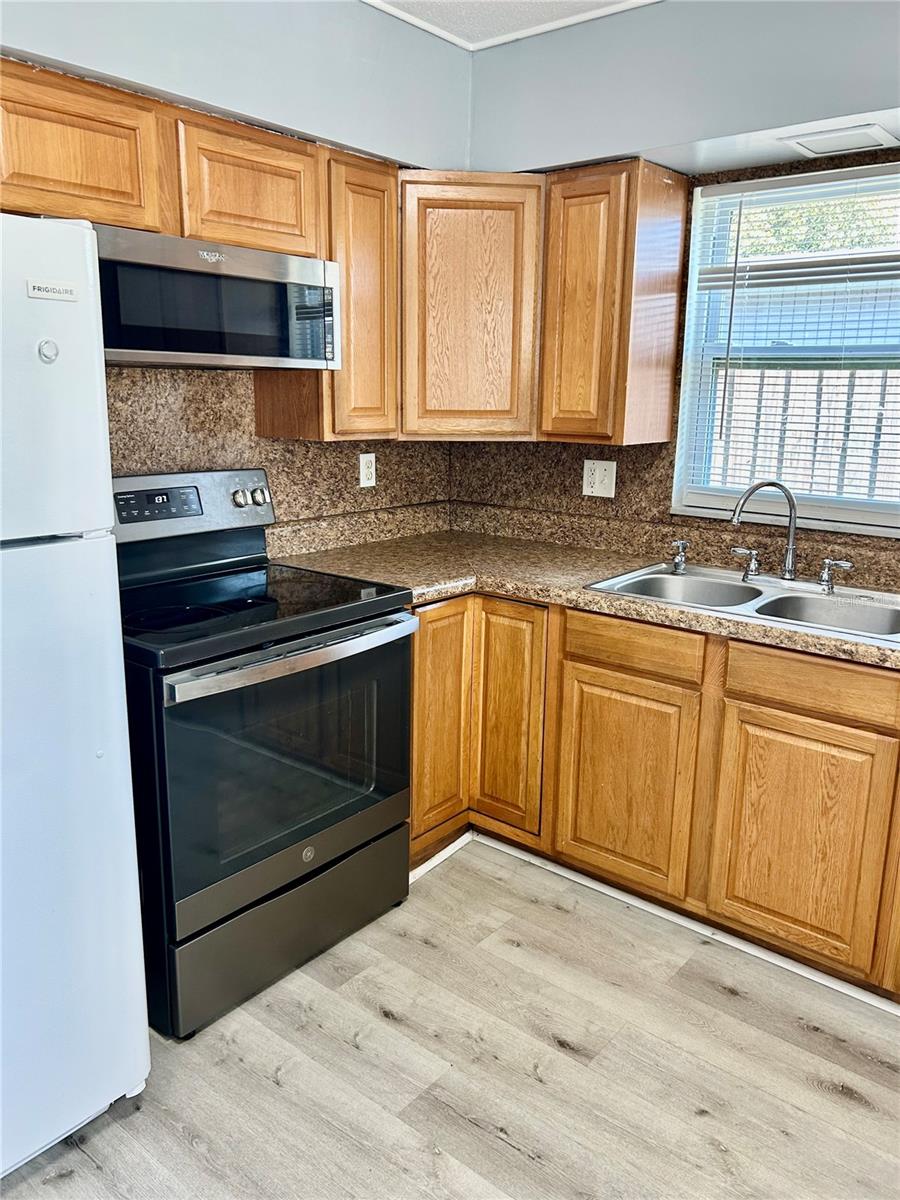 Image 8 of 17 For 2314 20th Avenue W